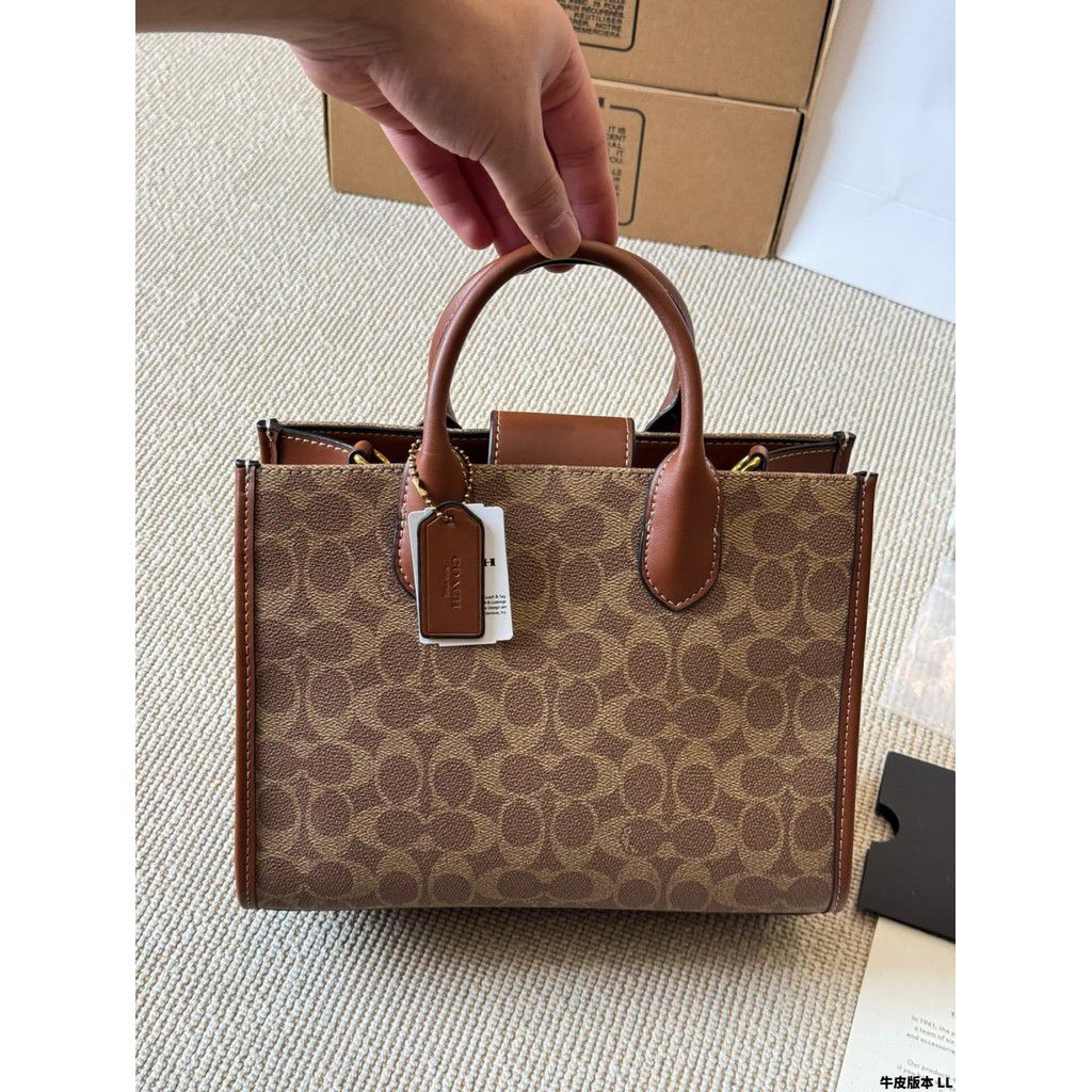 Coach field tote 22 bag with og folding box