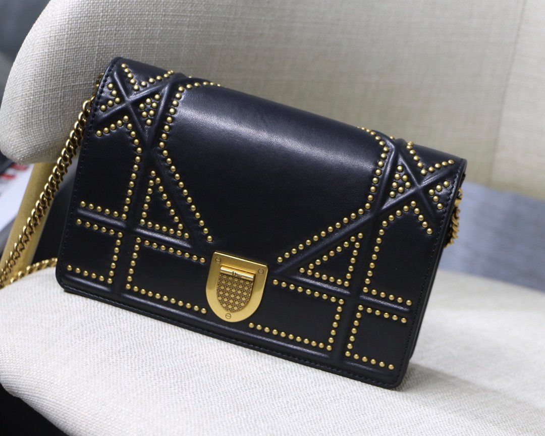 CHRISTIAN DIOR DIORAMA STUD WITH BOX