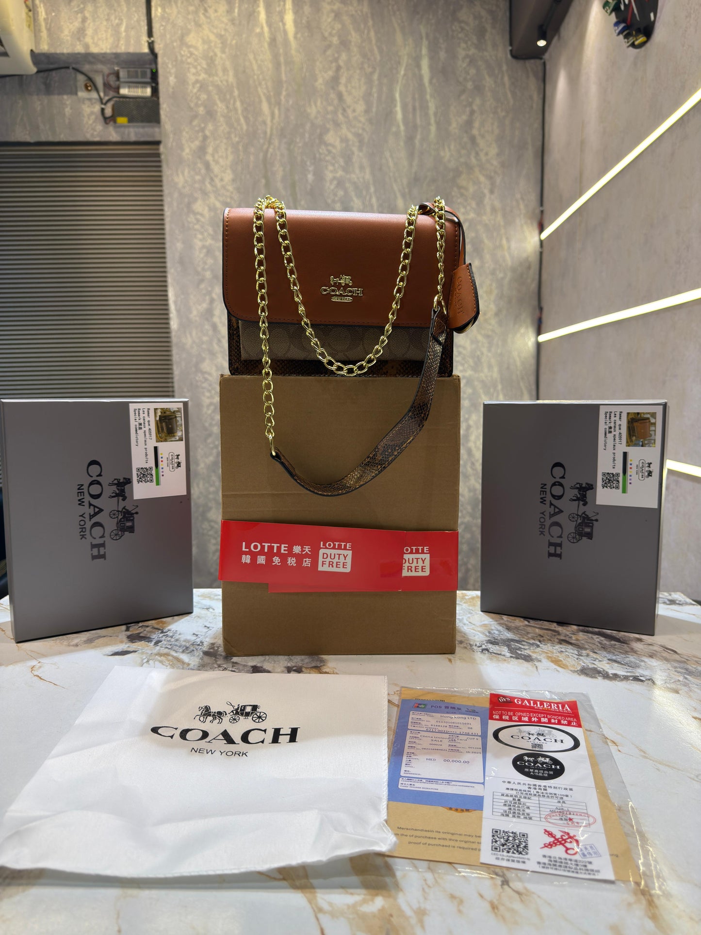 Coach klare crossbody in blocked signature canvas with dubblebox packing