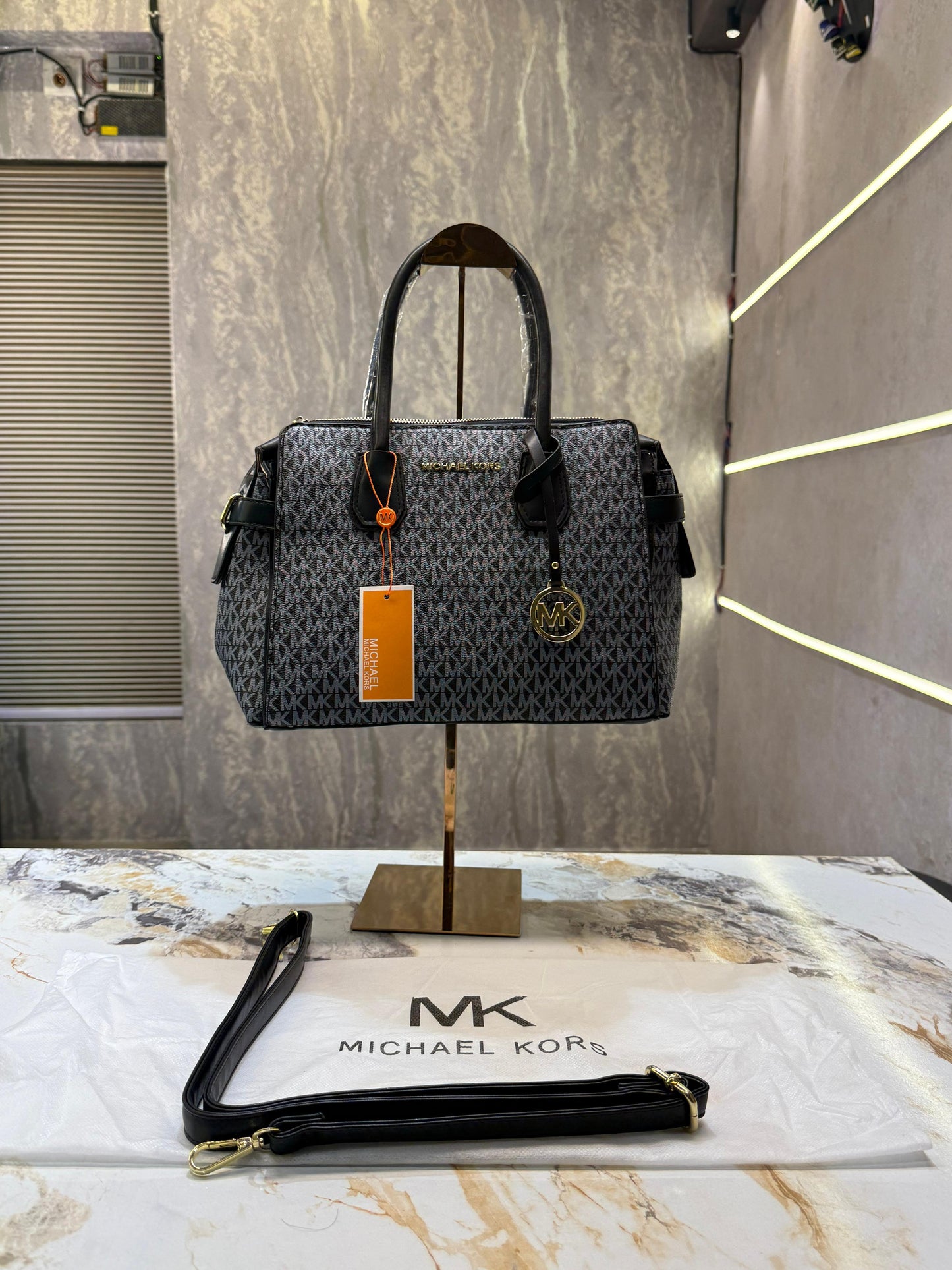 Michael Kors Maeve Large Tote Bag( Dust Bag Sling Belt)